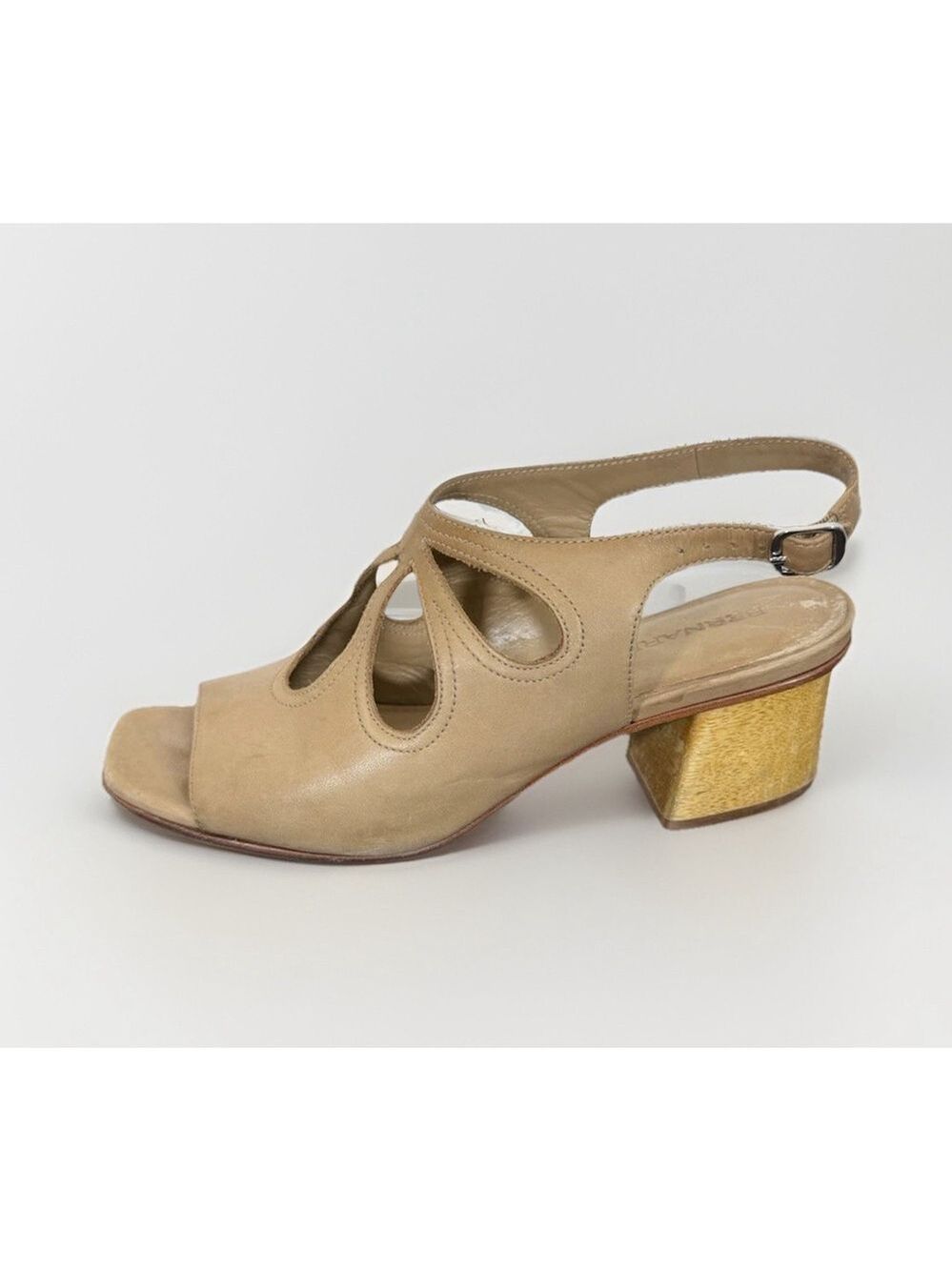 Bernardo Women's Lainey Sandals Sz 8.5 Tan Beige Leather Luxury Old Money Preppy